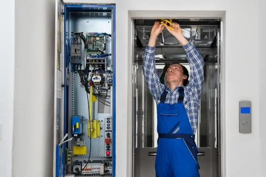 elevator-technician-control-panel-maintenance